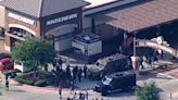 Al menos 8 muertos tras tiroteo del sábado en centro comercial de Texas, agresor muere: policía