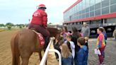 Sunrise Tours shows off the beautiful horses as time winds down at Pimlico﻿