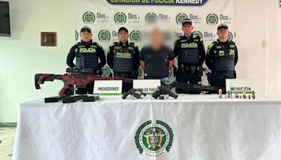 Capturan a un hombre en Bogotá por porte de armas largas con miras telescópicas