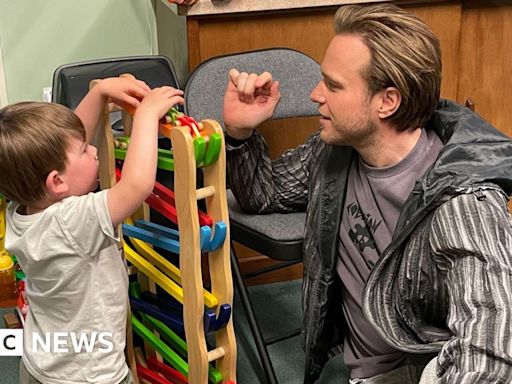 Olly Murs visits families at Bridgwater children's charity