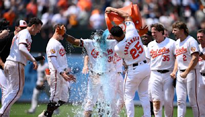 Orioles stay in first place thanks to Yankees' miscues, beat New York 6-5 on Mullins' double in 9th