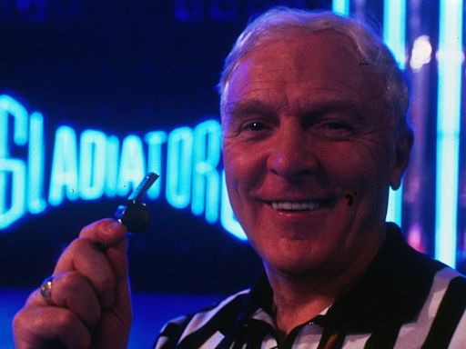 Gladiators referee John Anderson dies aged 92 as show pays tribute