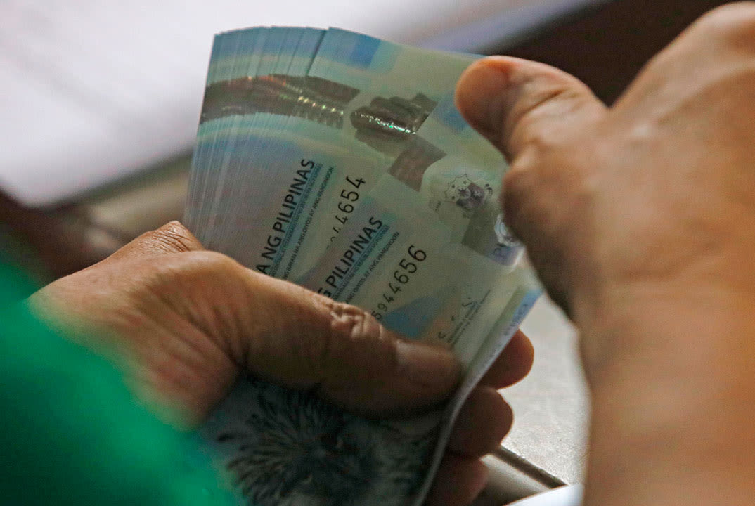 Peso weakens on rate cut talk - BusinessWorld Online