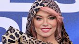 Shania Twain is unrecognisable with butt-skimming peroxide blonde hair