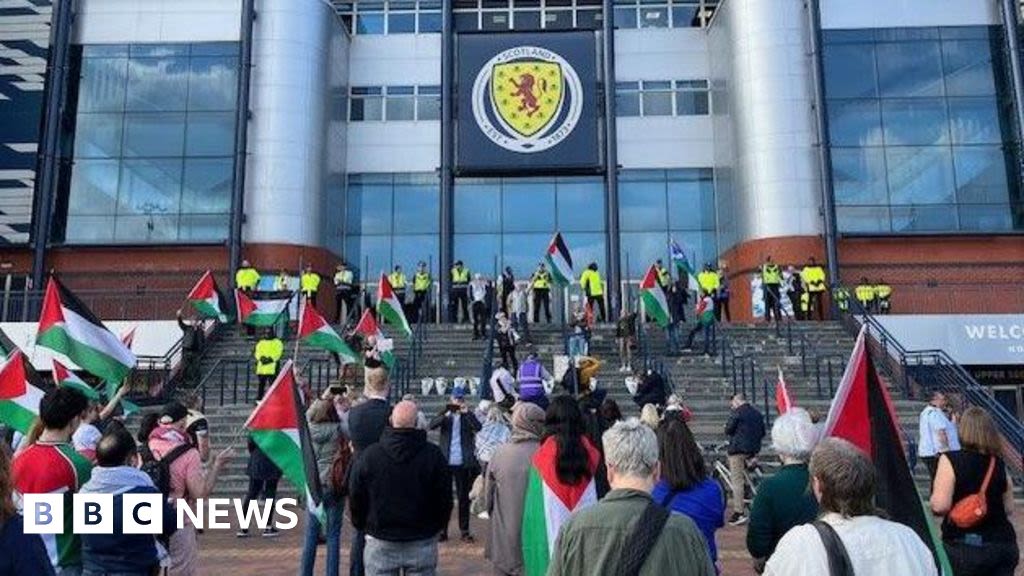 Protesters gather at Hampden ahead of Scotland v Israel match