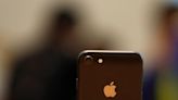 Vendas de iPhones da Apple na China saltam 52% em abril, mostram dados Por Reuters