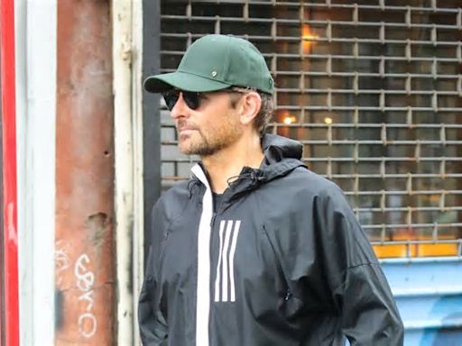 Bradley Cooper tiene unas Jordan exclusivas y no se las quita para pasear por Nueva York