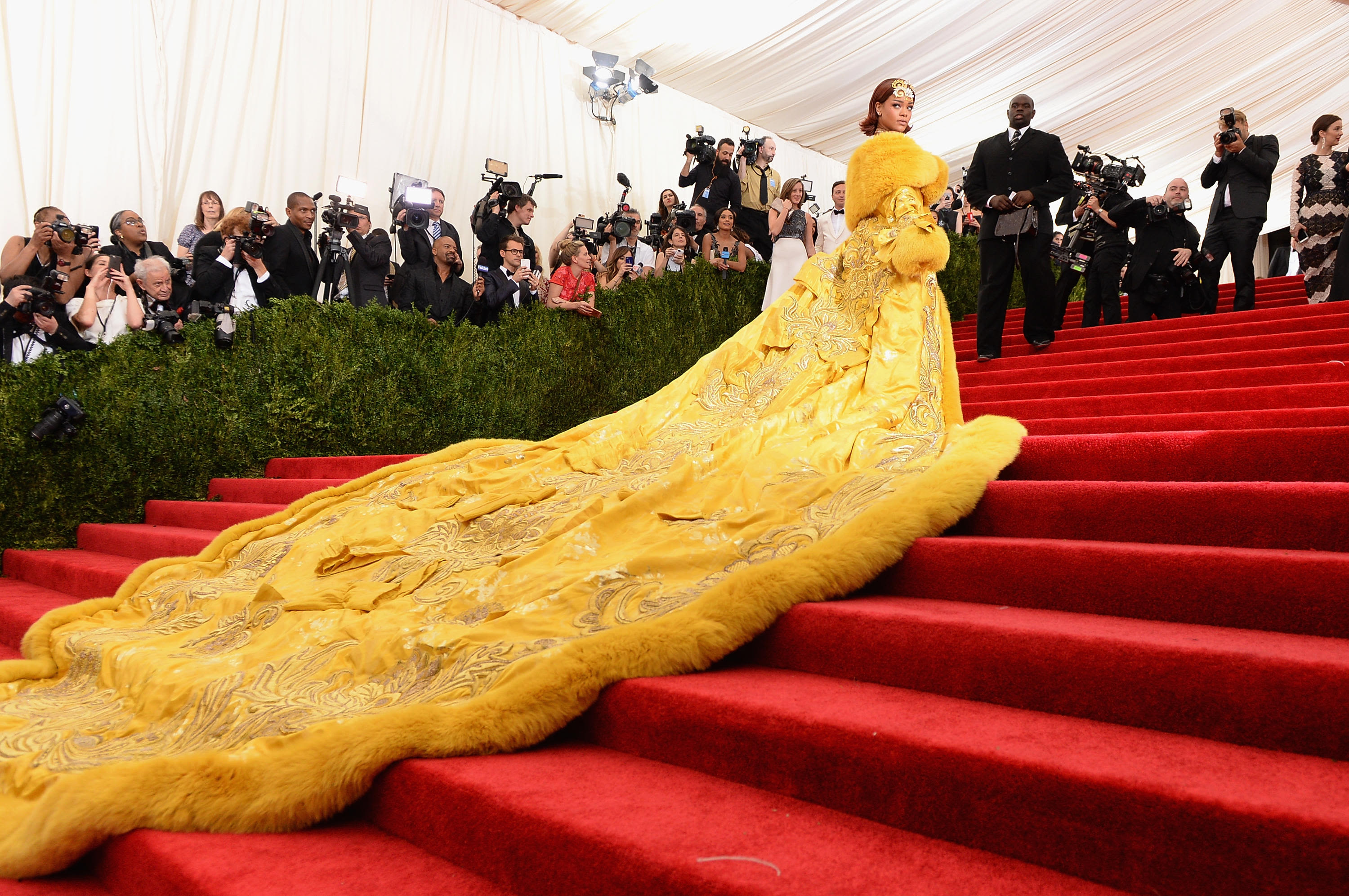 29 iconic Met Gala looks from the best-dressed guests since 1973