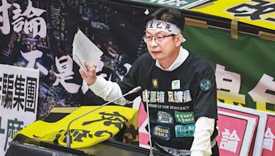 韓國瑜當「糾察隊」 郭國文酸兩光院長：可膝蓋走路卻禁立委穿牛仔褲