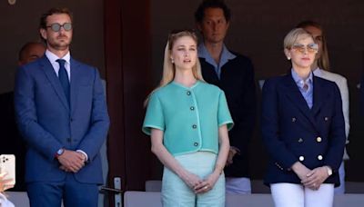 Beatrice Borromeo, tra B.B. e Audrey Hepburn: pantaloni vichy e blazer boxy a Monte Carlo. Lo stile da copiare