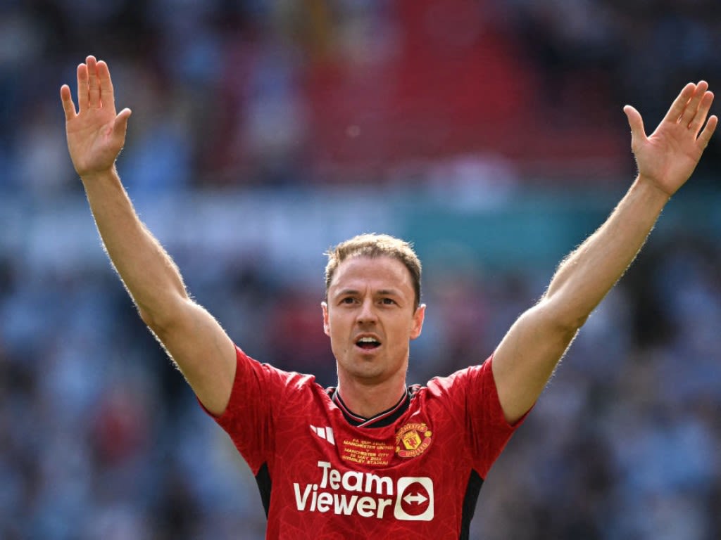 Jonny Evans extends Man Utd stay