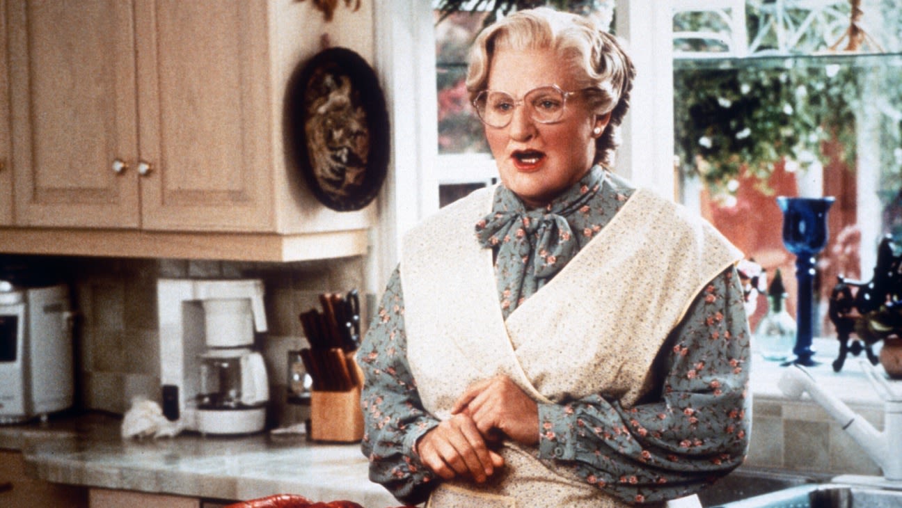 ‘Mrs. Doubtfire’ Star Says Robin Williams Wrote Letter to Principal After She Got Kicked Out of School During Filming