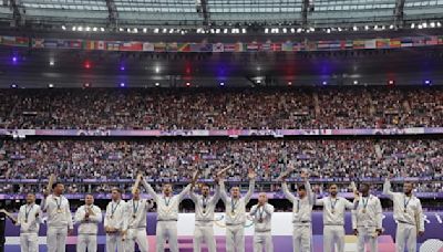 "Les Français savent faire une fête": le stade de France s’est transformé en volcan pour porter Dupont et le rugby à 7 vers le titre olympique