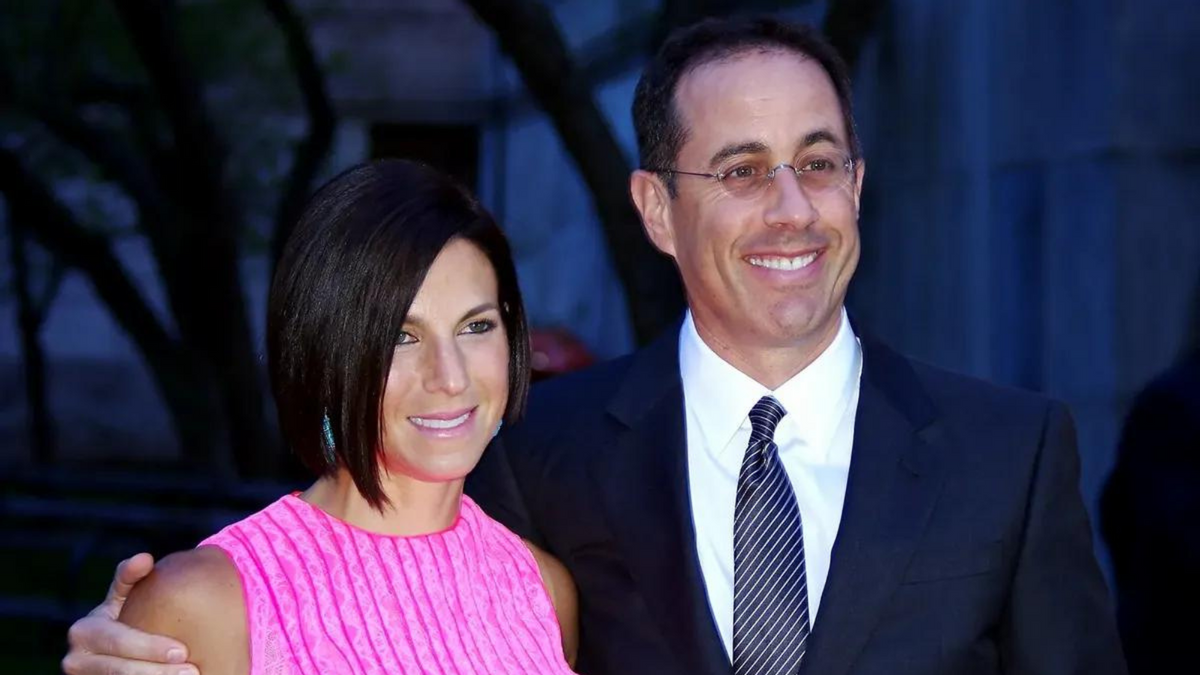 Posts Claim Students Walked Out of Duke Graduation Because Jerry Seinfeld is Jewish. Here's What We Found