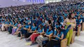 Los 'profesores del futuro' se gradúan con honores en Oviedo: 'Trabajad con esfuerzo y confianza'