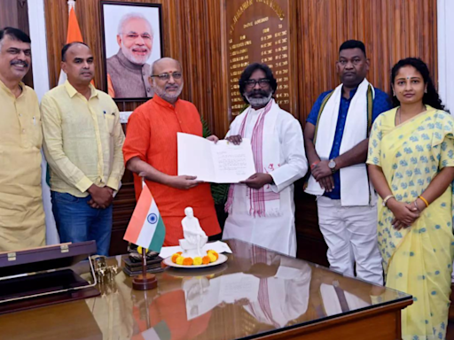 Governor C P Radhakrishnan invites Hemant Soren to form government in Jharkhand | India News - Times of India