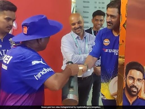 MS Dhoni's Surprise Visit To RCB Dressing Room Ahead Of Do-Or-Die IPL 2024 Match. Watch | Cricket News