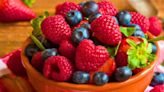 Summer berries will stay fresh for 2 weeks with unusual water storage method