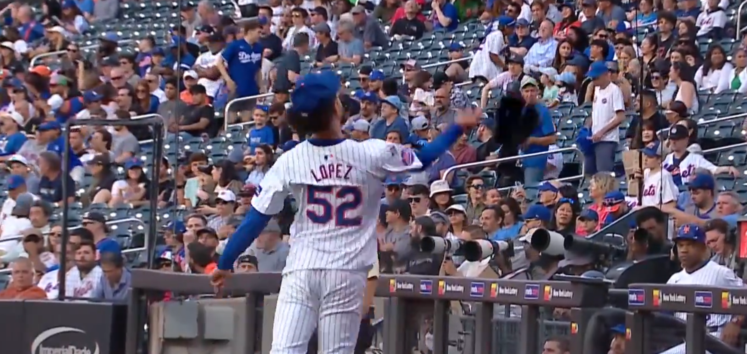 New York Mets reeling after bizarre Jorge Lopez glove incident, host Arizona Diamondbacks