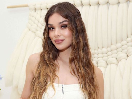 Hailee Steinfeld Teams with Neutrogena to Launch Its New Moisturizers: 'Full Circle Moment' (Exclusive)