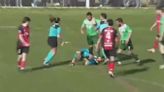 Una mujer árbitro fue brutalmente golpeada por un futbolista luego de una infracción