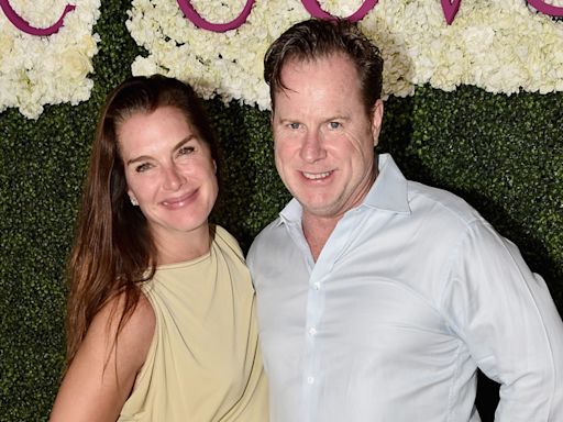 Who Is Brooke Shields’ Husband? Learn About Chris Henchy & Their 25-Year Relationship