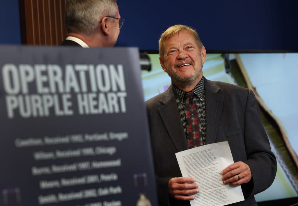 Family of Pearl Harbor veteran from Chicago retrieve Purple Heart medal from Illinois Treasurer’s Office