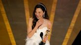 Michelle Yeoh gana Oscar a mejor actriz y hace historia