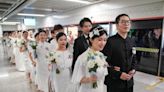520南寧28對男女集體結婚 拉薩99對新人辦藏式婚禮