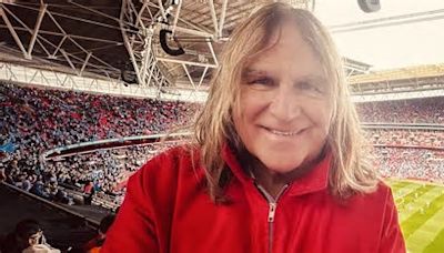 Alarm Frontman Mike Peters Reveals New Cancer Diagnosis, Band Postpones 2024 North American Tour