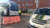 Un guardia civil se pone al volante de un autobús con 17 pasajeros después de que el conductor se desmayara: “Agarré el volante y enderecé”