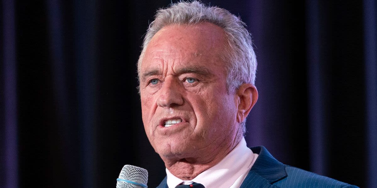 Social Media Mocks RFK Jr., Fox News For Setting Bar 'In Hell' With Wild On-Screen Note