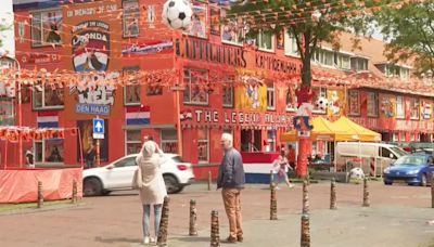 Calles pintadas de naranja en Países Bajos para apoyar a su selección