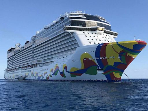 Cruise Ship Worker Accused of Stabbing 3 People with Scissors on Voyage to Alaska