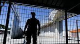 De la “cárcel no es solución” a la construcción de otro penal de alta seguridad: el giro obligado de Boric ante la crisis penitenciaria - La Tercera