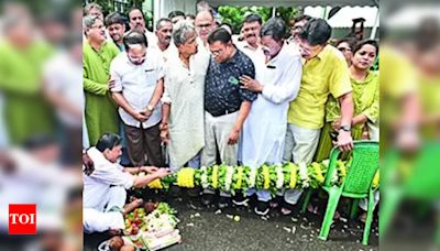 TMC performs ‘khuti puja’ for martyrs’ day rally | Kolkata News - Times of India