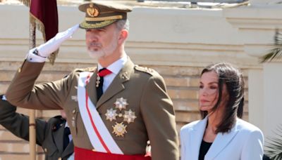 El rey Felipe se reencuentra con su pasado en el aniversario de su jura de bandera acompañado de la reina Letizia y la princesa Leonor