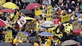 Manifestantes contra a Monarquia presos em Londres