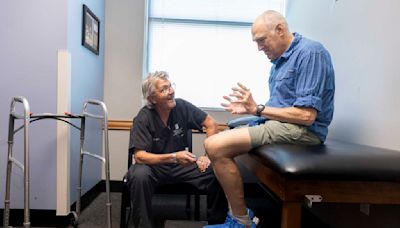 Schmidt, Saez reflect on long stints as Spurs' team doctors