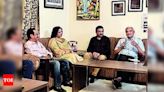 Tribute to KP Saxena by Artists and Writers | Lucknow News - Times of India