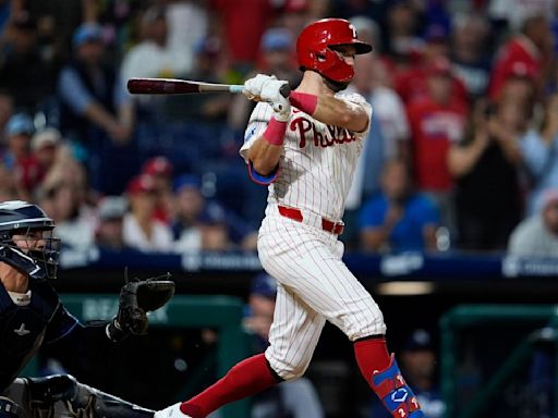 Clemens has RBI single in 9th to lift Phillies to 2-1 win over Rays