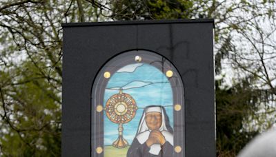 'Nothing would stop her.' St. Raphael Center honors Mother Angelica with monument