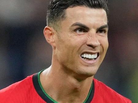 Jornal: CR7 e Lukaku lideram seleção de decepções da Euro