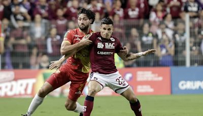 El cubano Luis Paradela impulsa al Saprissa al liderato del fútbol en Costa Rica