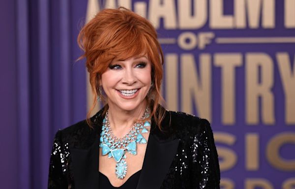 Reba McEntire Shares Photos From "Amazing" Family Vacation