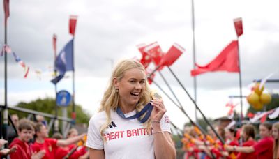 Hero's welcome for Olympic champion Hannah Scott | ITV News