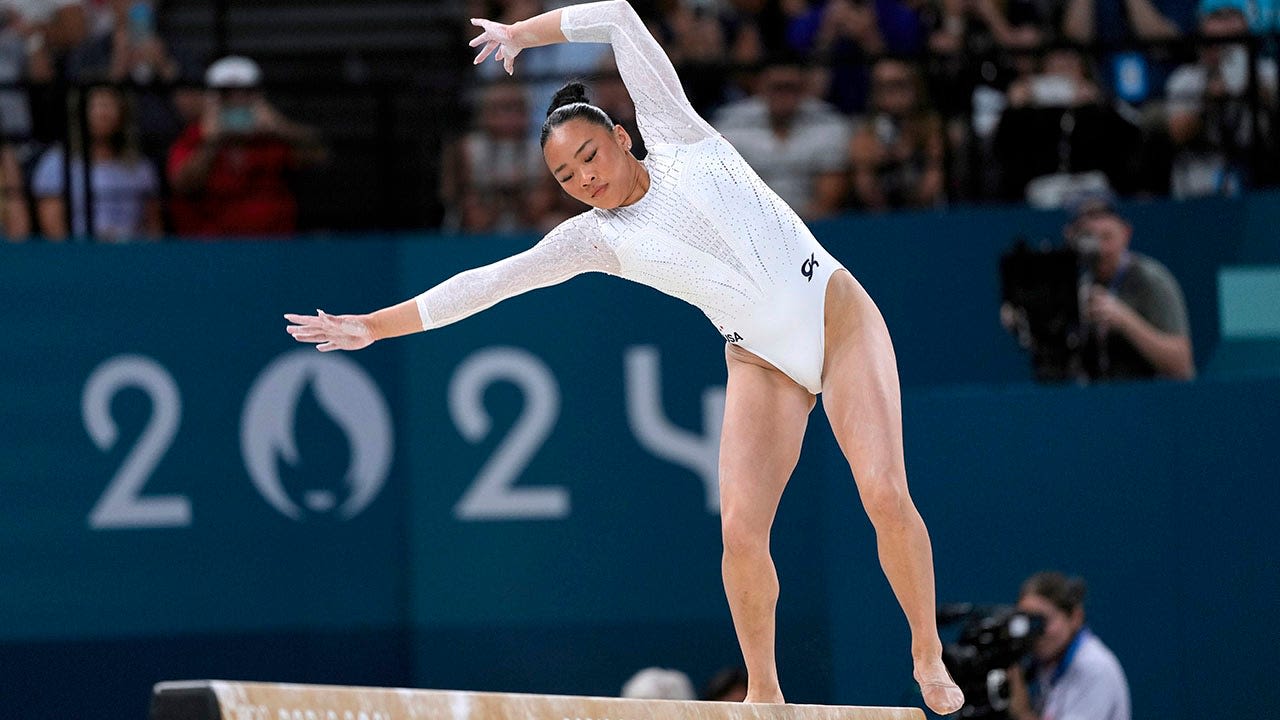 Suni Lee blames lack of crowd noise for balance beam mistakes: 'Feeling the pressure'