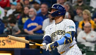 Rhys Hoskins' 3-run homer lifts Brewers over Cardinals