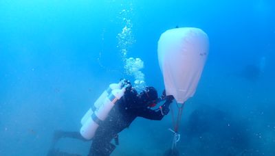 Limpieza bajo el agua: el reto de descontaminar los mares griegos de redes y plásticos