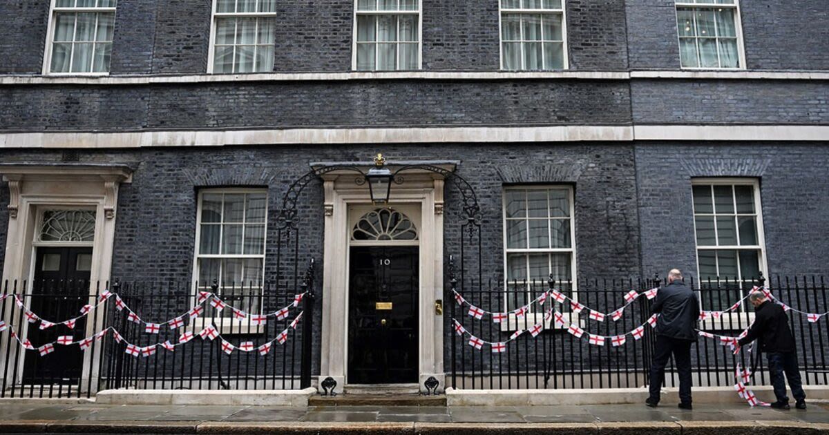 Keir Starmer dons Downing Street in St George's flags hours after 'blunder'